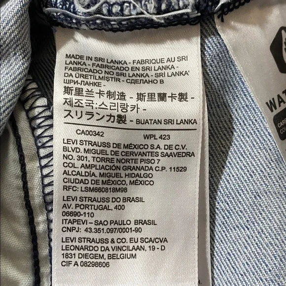 Levi's Light Blue Denim Jacket Size Medium - Picture 7 of 11